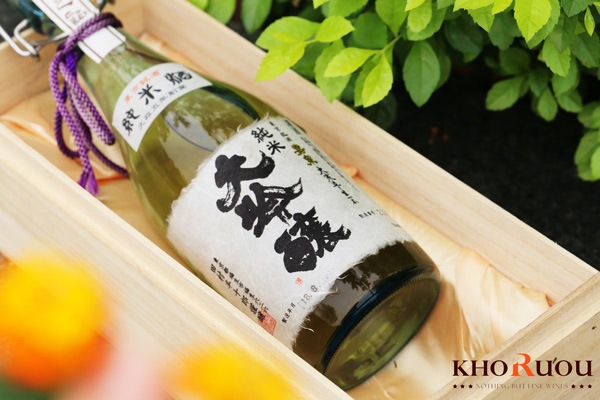  Rượu Sake Tamura Shuzojo Junmai Daiginjo bằng cách uống lạnh.