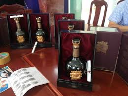 Rượu Chivas 25 lậu không rõ nguồn gốc tuần vào Việt Nam
