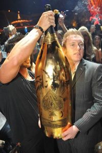 Chai rượu Champagne lớn nhất thế giới