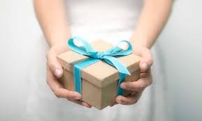 Suy nghĩ về cách tặng quà