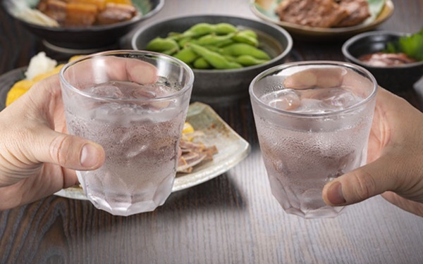 Rượu Shochu Nhật Bản Aochu Mugi