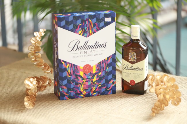 Hộp quà Rượu Whisky Ballantines Finest