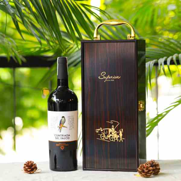 Rượu vang Ý Contrada Del Falco kèm hộp gỗ sơn mặt lõm