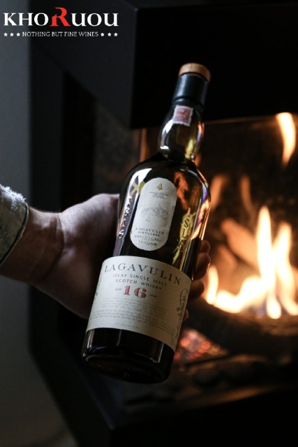 Rượu whisky Scotland Lagavulin 16YO