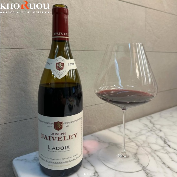 Rượu vang Pháp Joseph Faiveley Ladoix khoruou