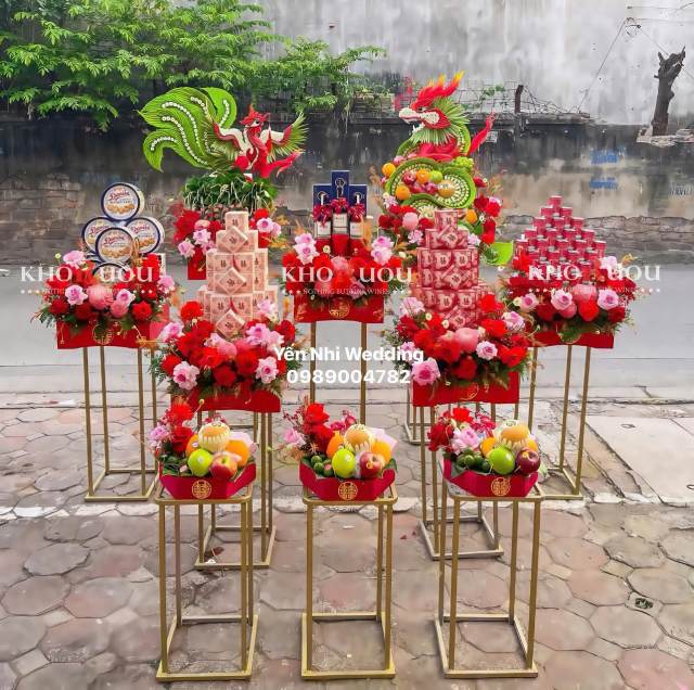 Rượu vang và rượu mạnh làm tráp cưới hỏi